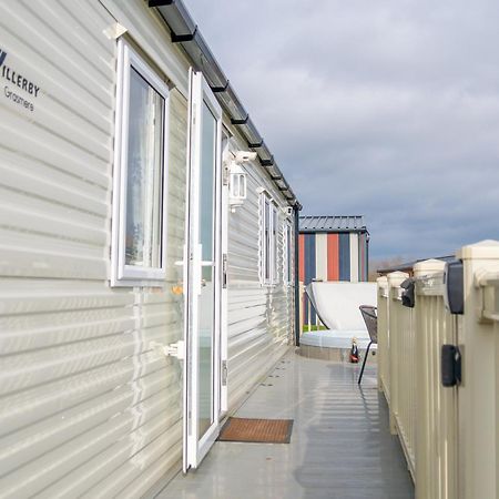 64 Lancaster The Lazy Willow 3 Bedroom Hot Tub Caravan Tattershall Lakes Extérieur photo