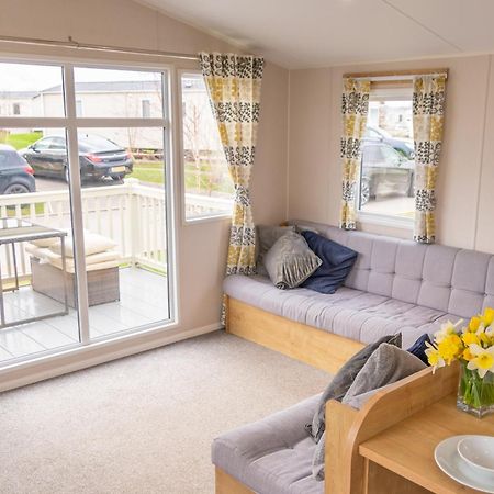 64 Lancaster The Lazy Willow 3 Bedroom Hot Tub Caravan Tattershall Lakes Extérieur photo