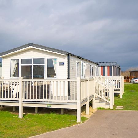 64 Lancaster The Lazy Willow 3 Bedroom Hot Tub Caravan Tattershall Lakes Extérieur photo