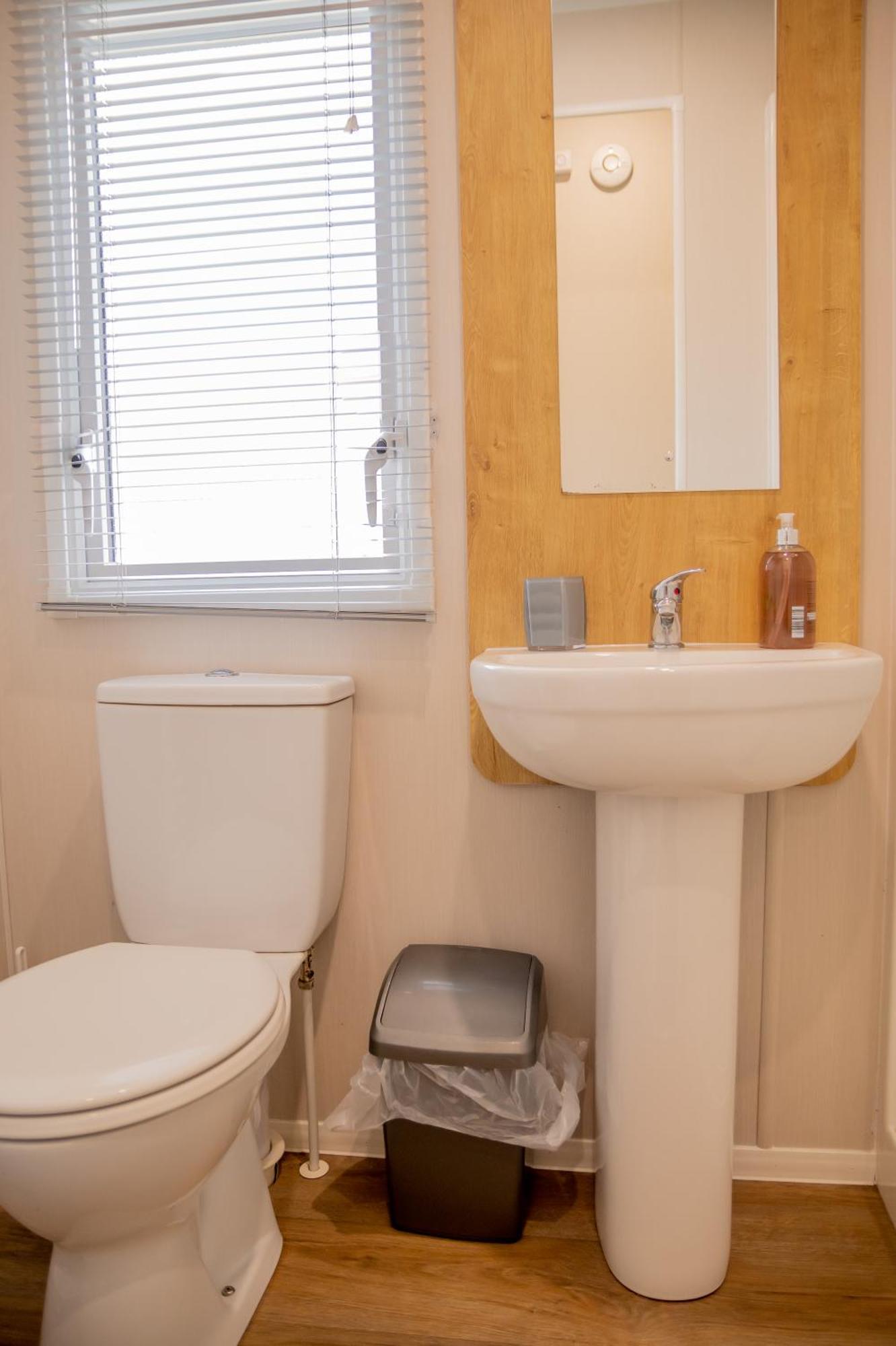 64 Lancaster The Lazy Willow 3 Bedroom Hot Tub Caravan Tattershall Lakes Extérieur photo