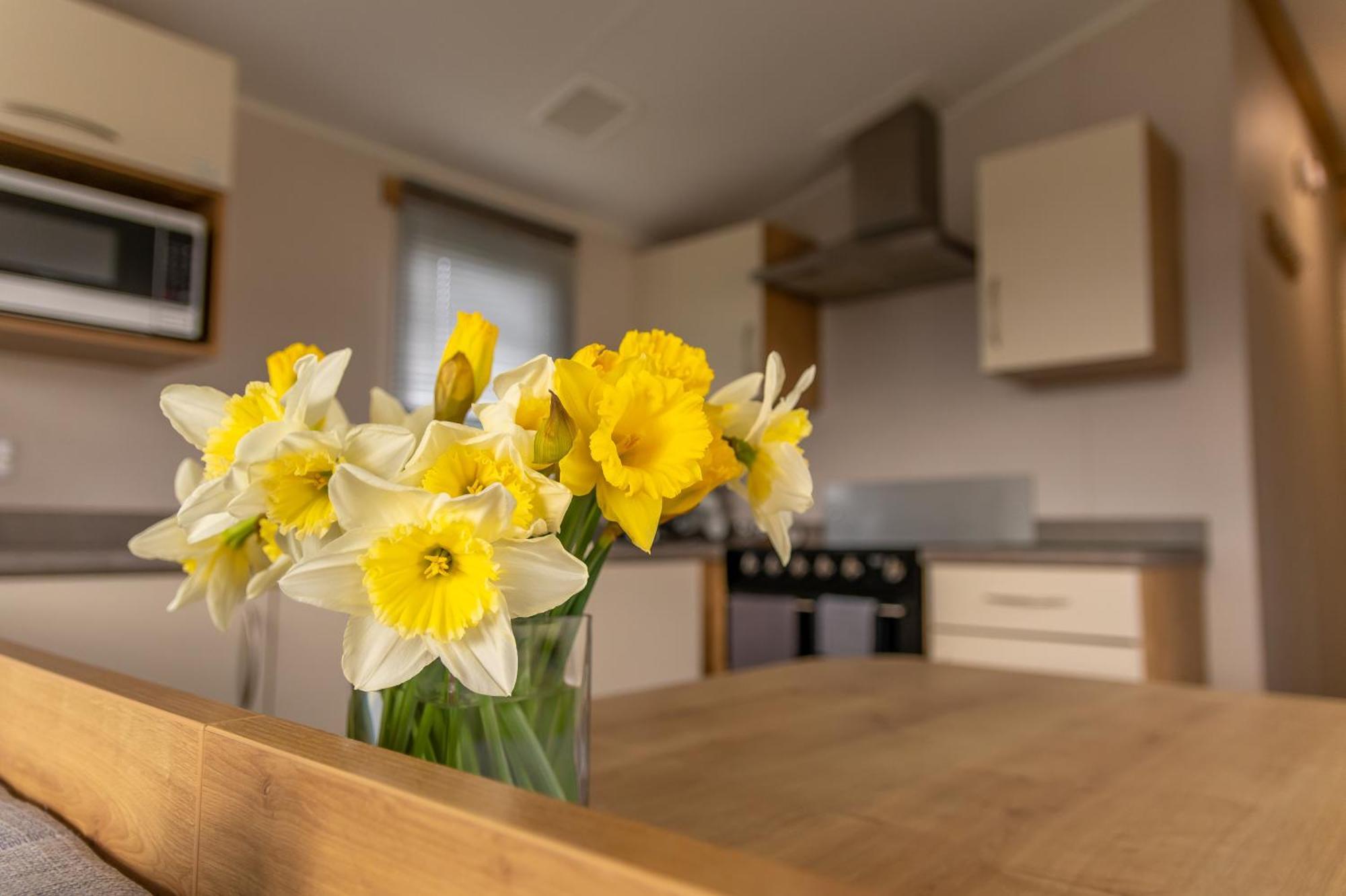 64 Lancaster The Lazy Willow 3 Bedroom Hot Tub Caravan Tattershall Lakes Extérieur photo