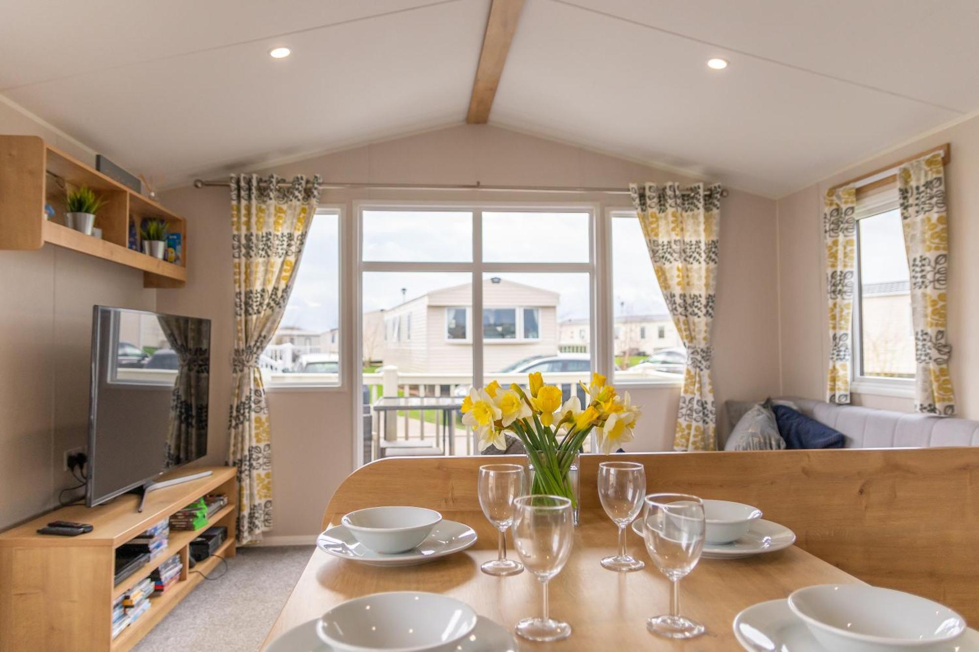 64 Lancaster The Lazy Willow 3 Bedroom Hot Tub Caravan Tattershall Lakes Extérieur photo