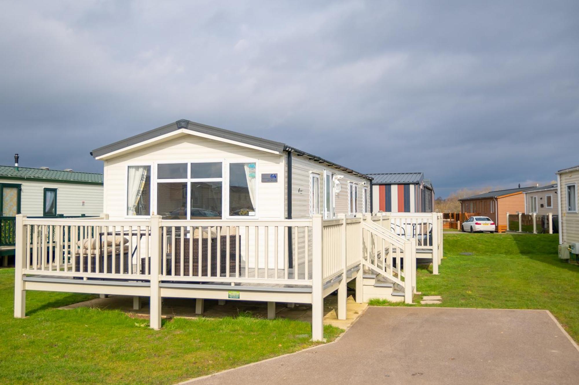 64 Lancaster The Lazy Willow 3 Bedroom Hot Tub Caravan Tattershall Lakes Extérieur photo